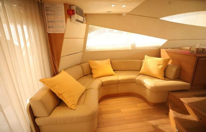 Dream rental yacht dubai 62 ft image 3