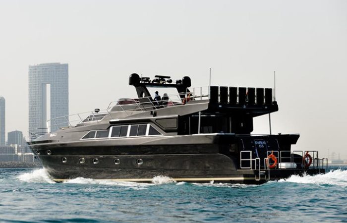 Luxurious yacht dubai 95 ft image 2