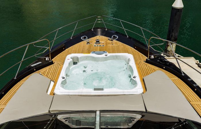 Luxurious yacht dubai 95 ft image 5