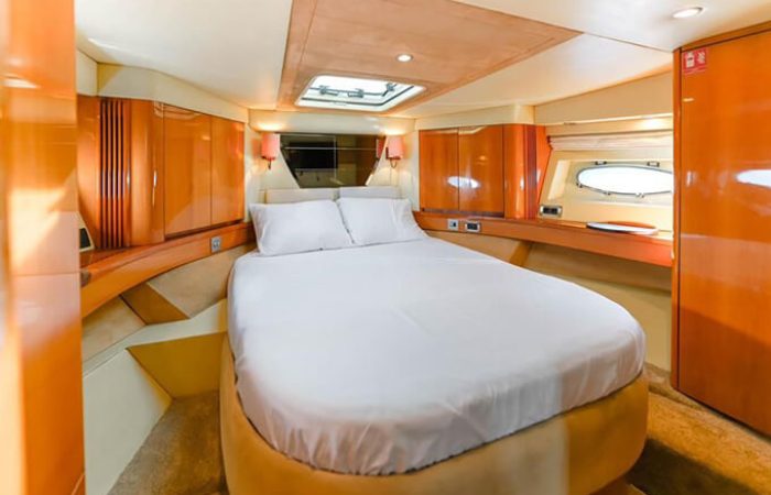 Luxury yacht dubai rental 68 ft image 4